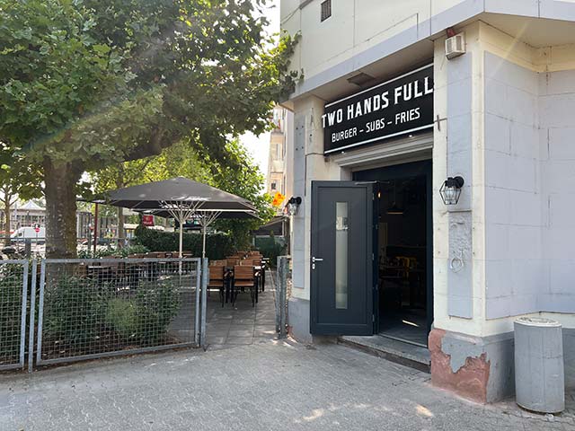 TWO HANDS FULL Burger Restaurant Gallus Frankfurt