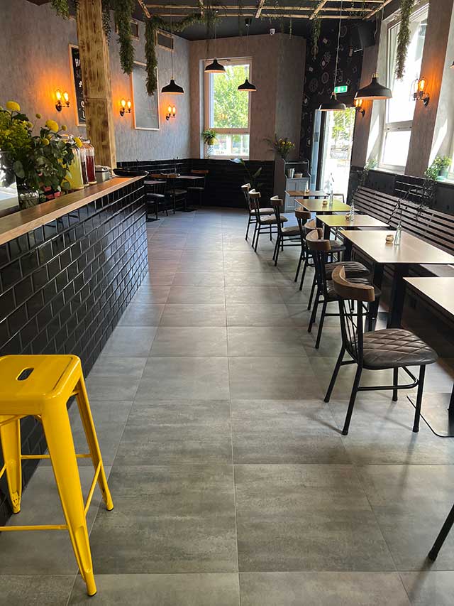 TWO HANDS FULL Burger Restaurant Gallus Frankfurt