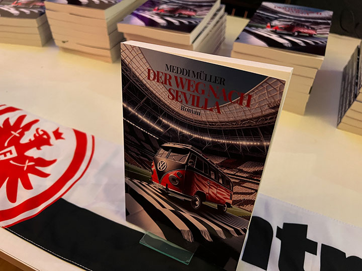 Premierenlesung das Buch Der Weg nach Sevilla Meddi Müller Musik und Gesang Jutta Loskill 