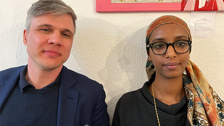 Ausstellung von Karten zu Kunst, gemalt von Ulrike bei Moya Cafe